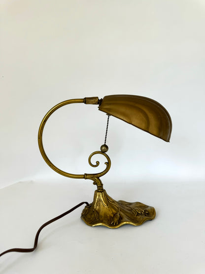 Hollywood Regency brass scallop clam shell table lamp on ornate lilly pad base