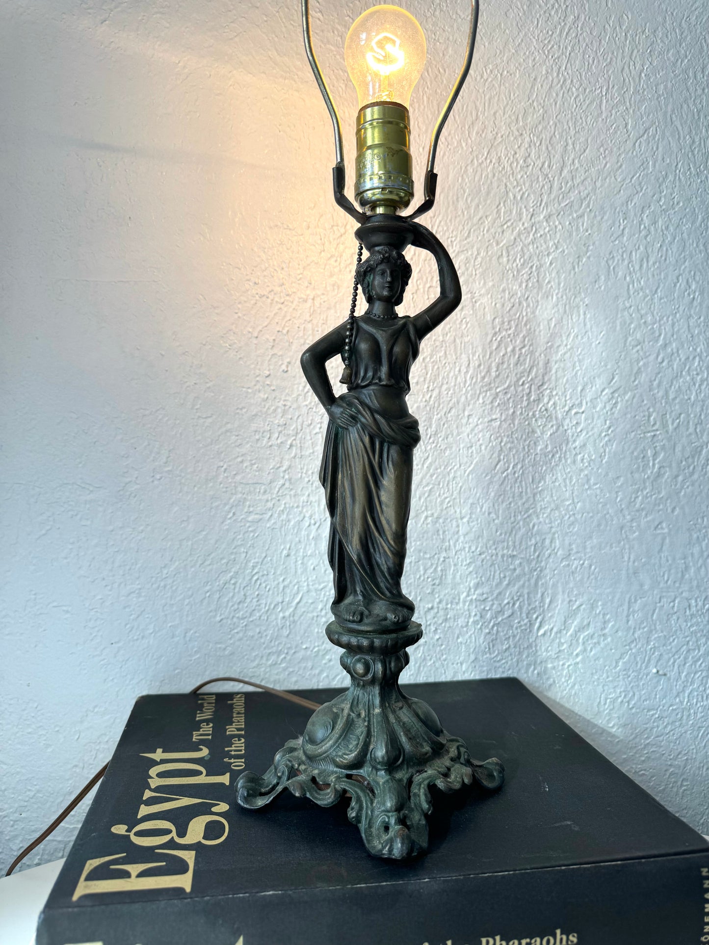 VTG Victorian metal statue side table lamp