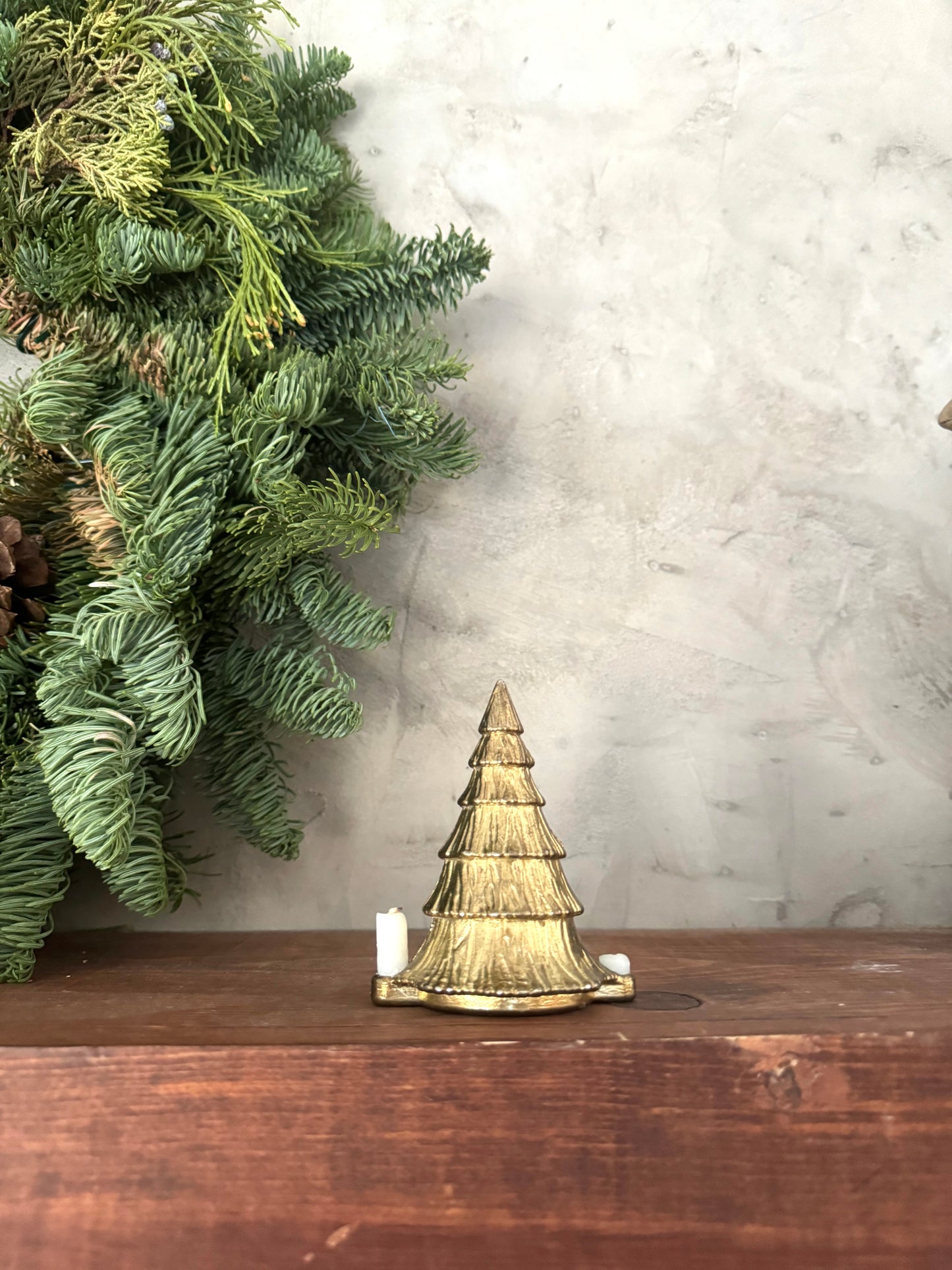 VTG gold tone metal Christmas tree small candle holder