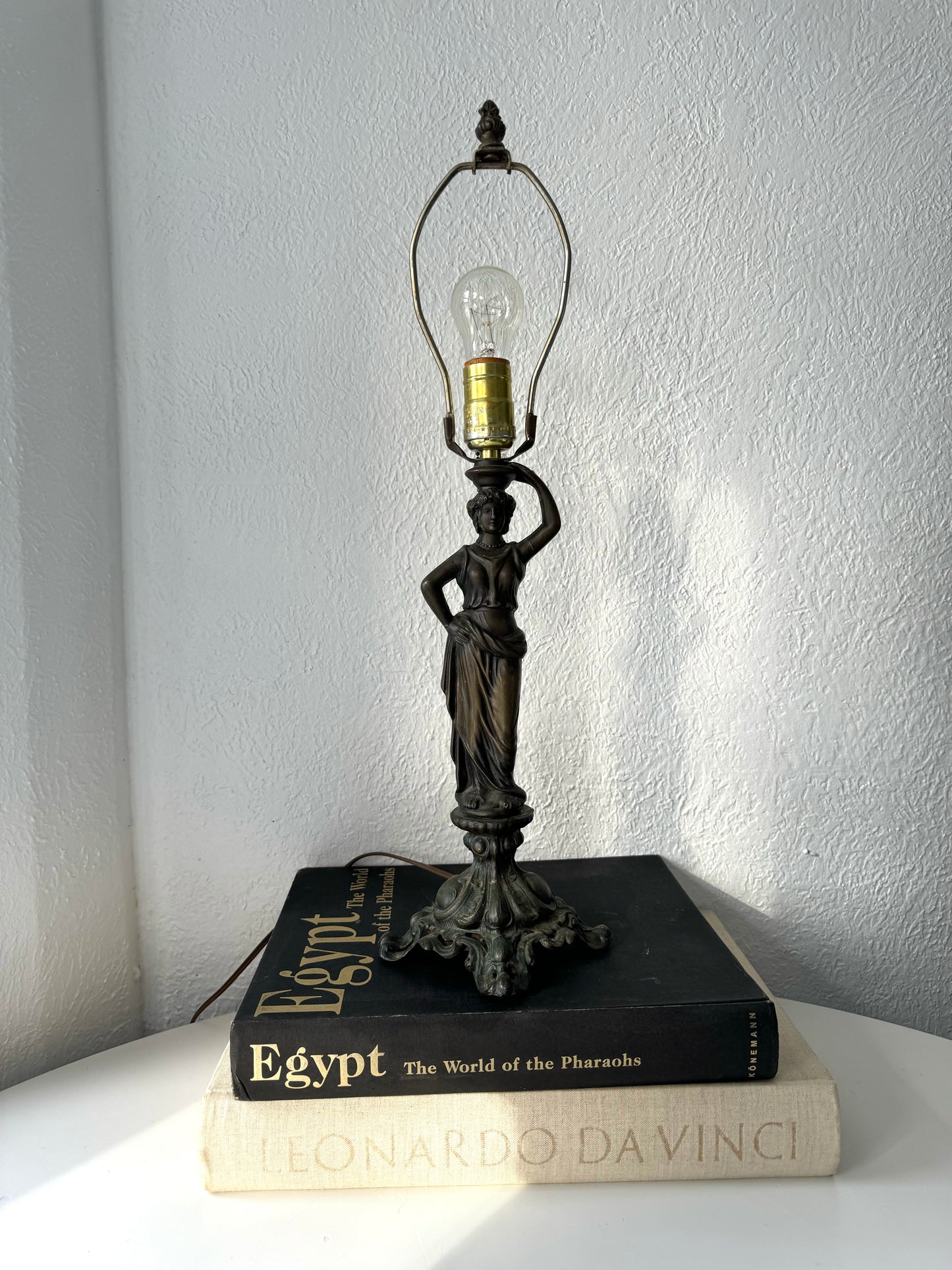 VTG Victorian metal statue side table lamp