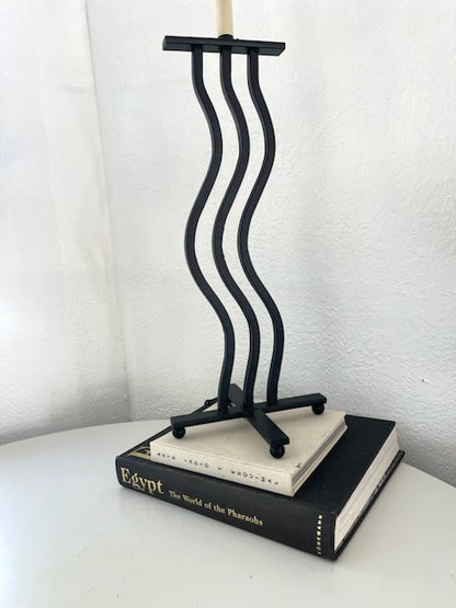 Post modern Memphis style wavy table lamp