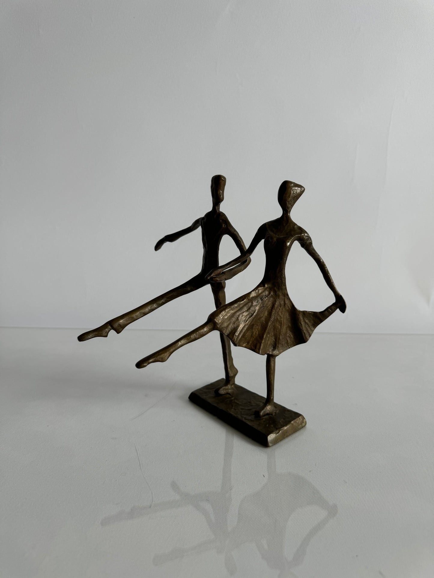 Contemporary dancing couple art sculpture | bronzed art sculpture