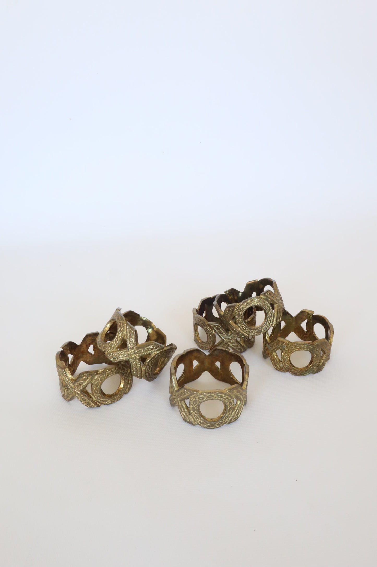 XOXO’s gold tone metal napkin holders | Set 6