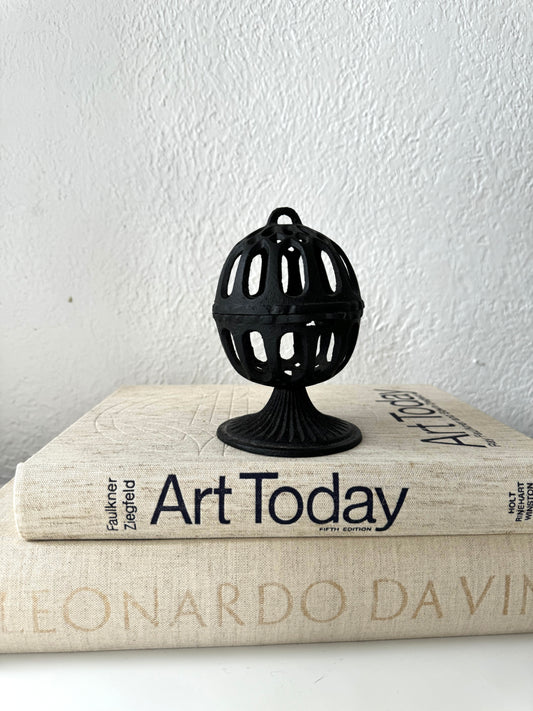 Cast iron yarn holder | iron tea-light candleholder