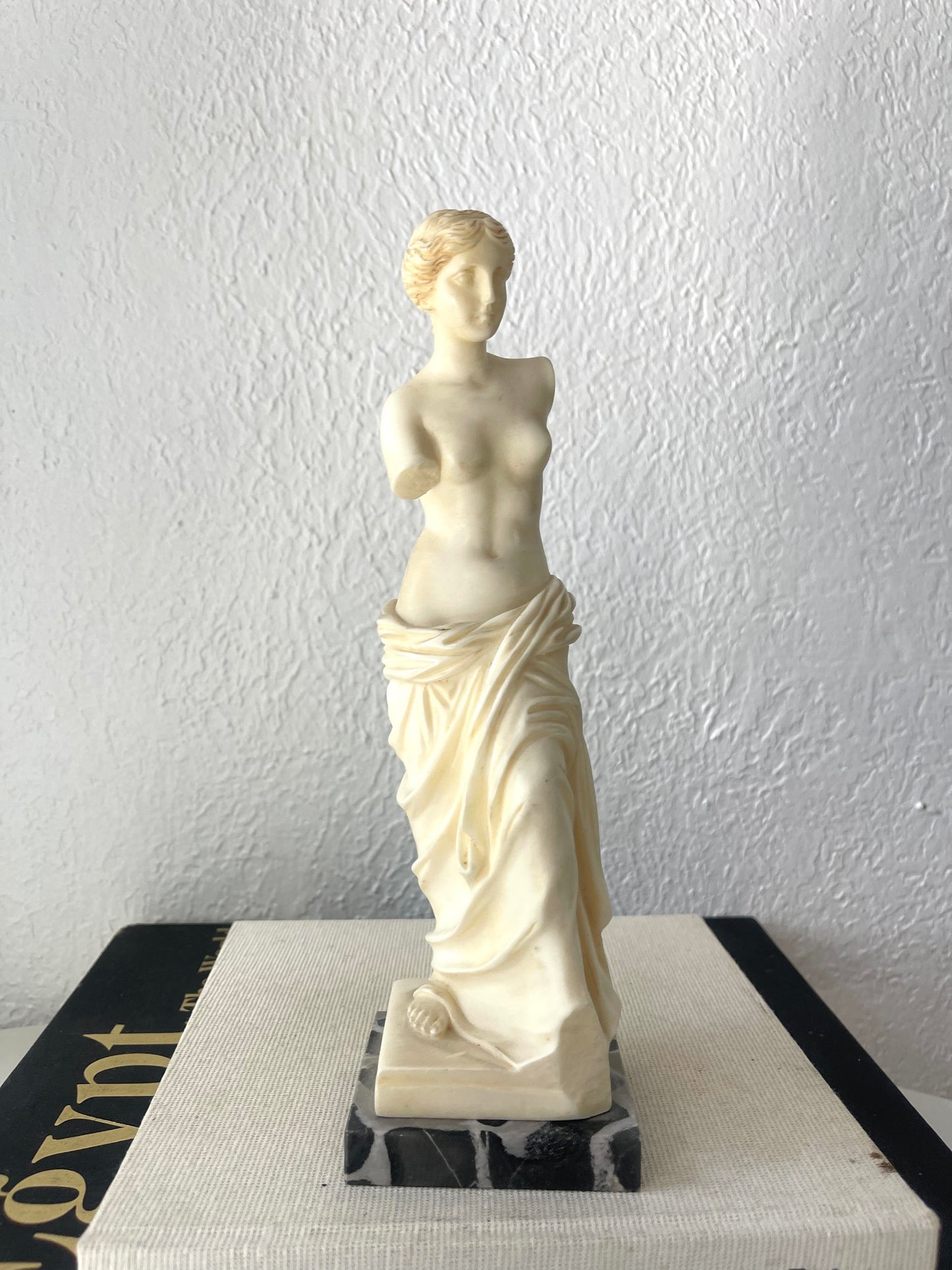 Italian Alabaster Venus De Milo statue on marble base | Signed by: Ruggeri
