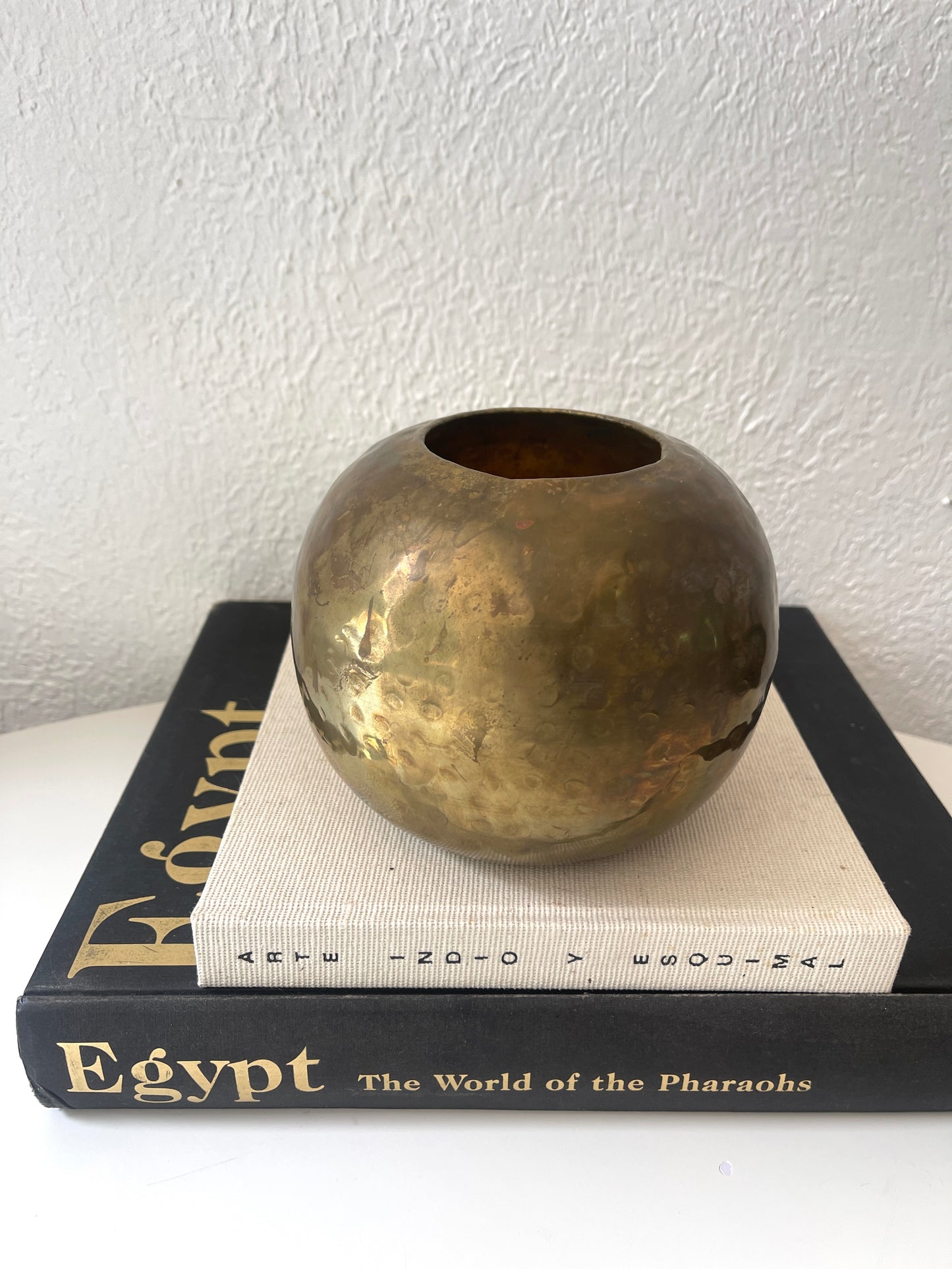 Vintage Art deco hammered brass vase | brass planter