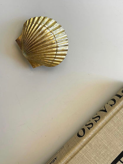 90’s Brass Seashell Brooch Pin