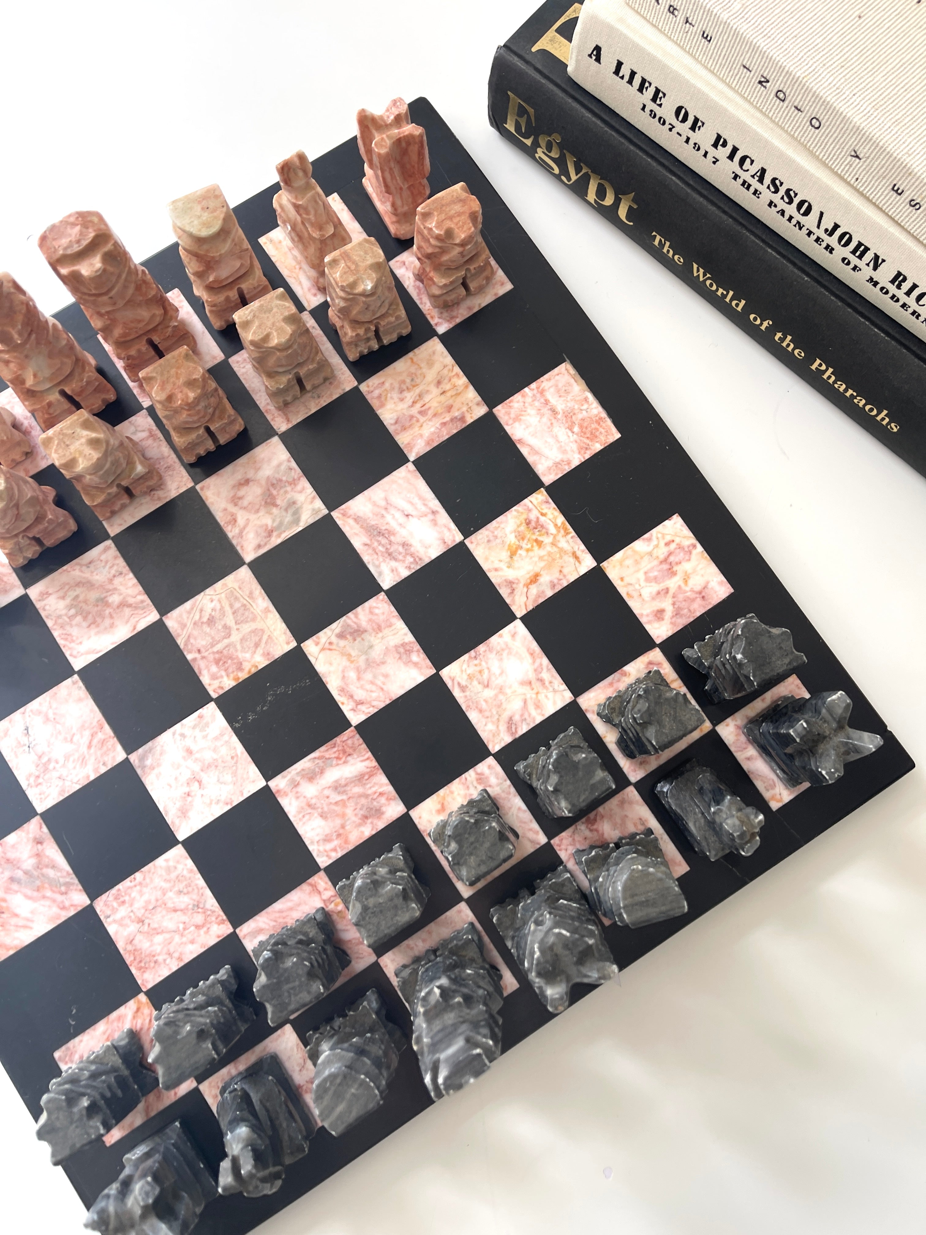 Pink marble 2024 chess set